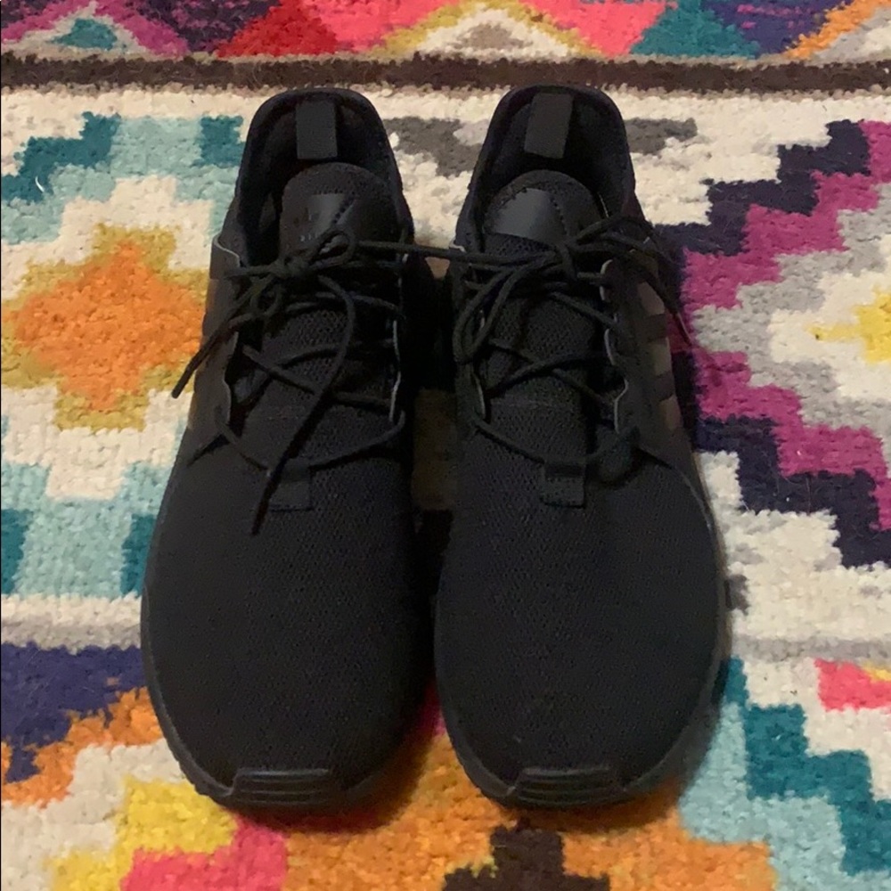 Black Sneakers // ADIDAS // Women’s 8.5(Men’s 6.5)